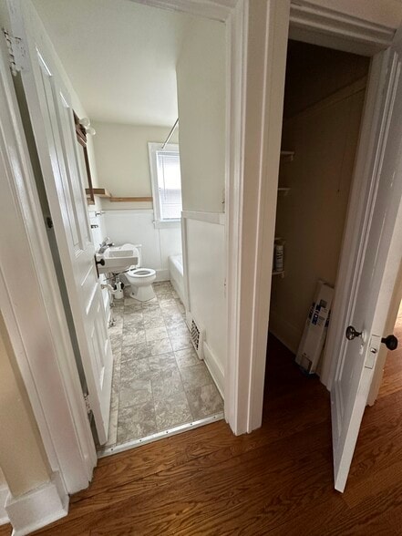 Full Bath - 829 Miller Ave