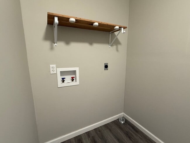 Building Photo - Great 3 bedroom 2 bath with garage