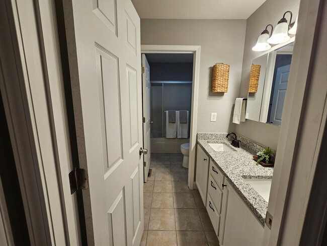 Building Photo - 1416 Maple Ln