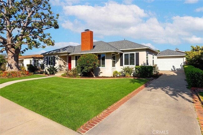 Building Photo - 1505 N Rosewood Ave