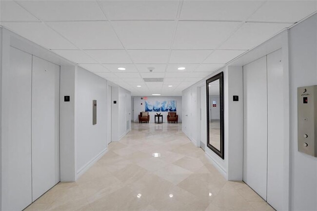 Building Photo - 3900 Galt Ocean Dr