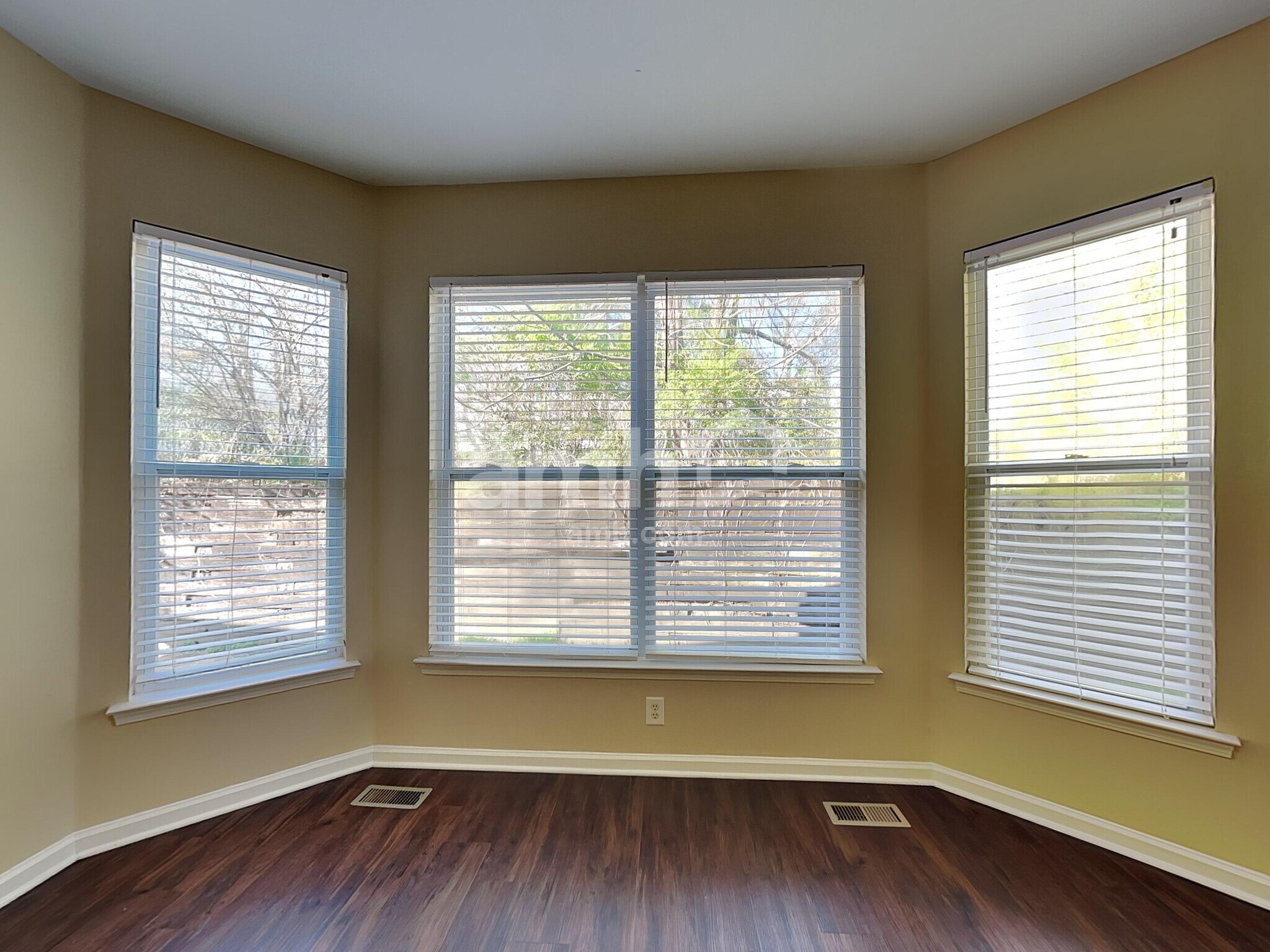 Building Photo - 1213 Travelers Pl