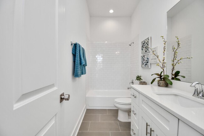 Building Photo - 9005 Laverne Oak Ln