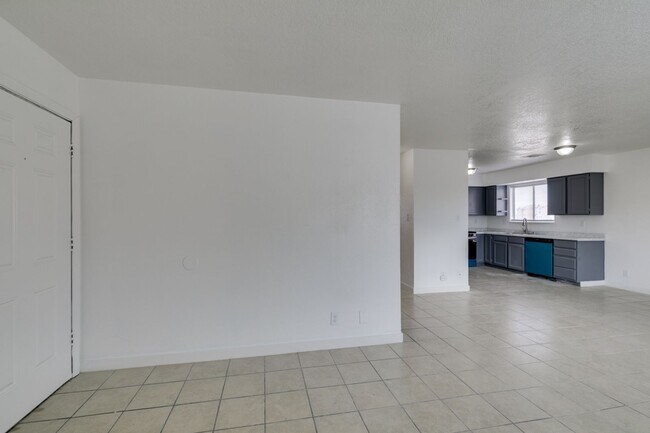 Building Photo - 6987 Mendon Ln