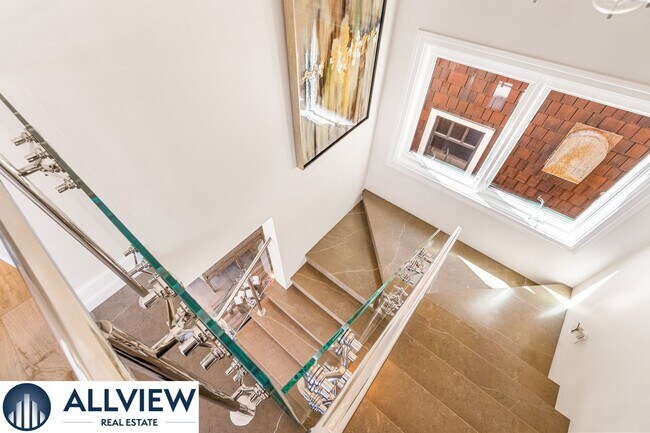 Building Photo - Stunning Beach House located on Newport Beach Boardwalk- 30+ Day Rental!