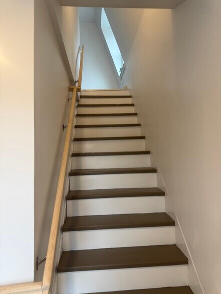 Building Photo - 21 Continental Pl