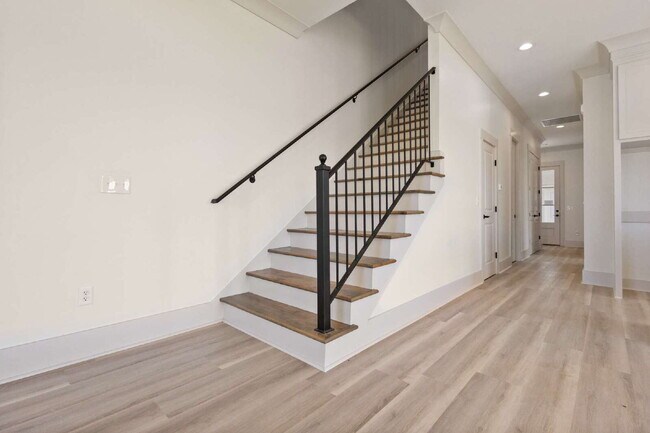 Building Photo - Luxury Townhome for Rent in Waterpointe | 3 Bed | 2.5 Bath | Private Courtyard