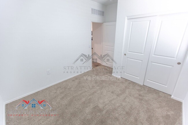 Building Photo - 1330 W Hess Ave