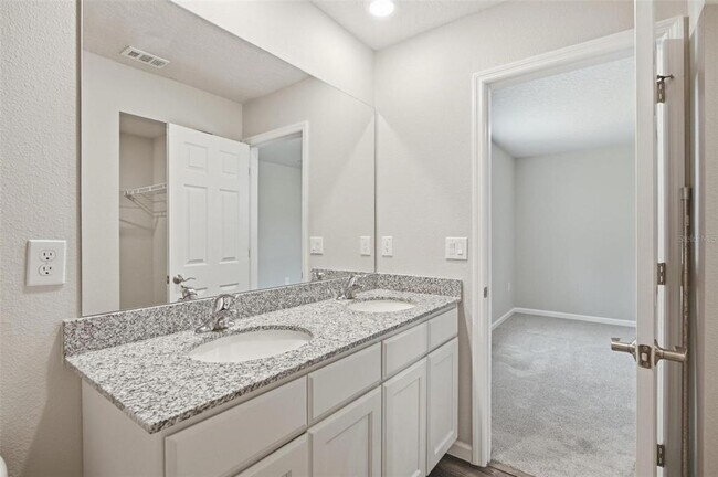 Building Photo - 64 Foxhall Ln