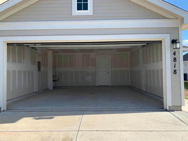 Building Photo - 4818 Republic View