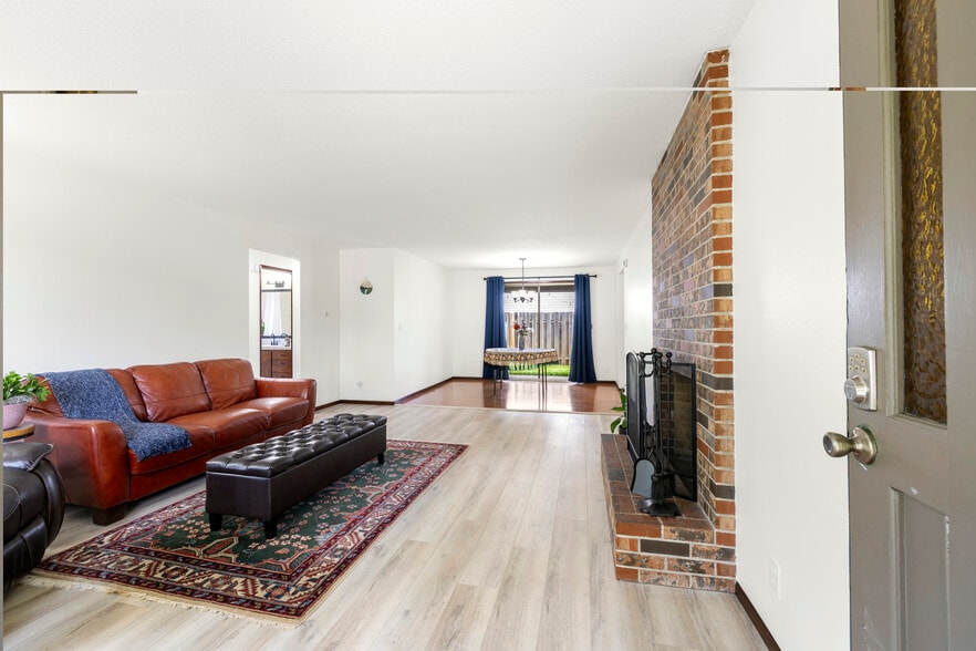 Building Photo - 565 Barton Ave