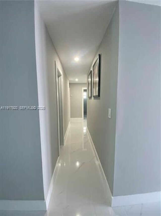 Building Photo - 7010 SW 144th Pl