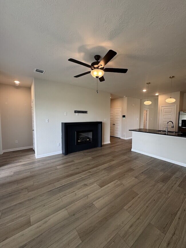 Building Photo - 1340 Kingsgate Dr