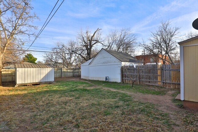 Building Photo - Cottage in the heart of Abilene!