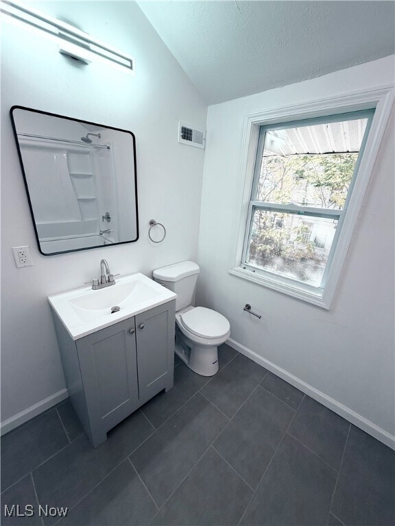 Building Photo - 10714 Greenlawn Ave