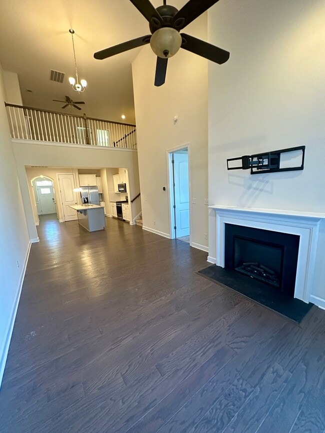Building Photo - Spacious 3BR Townhouse in Berewick