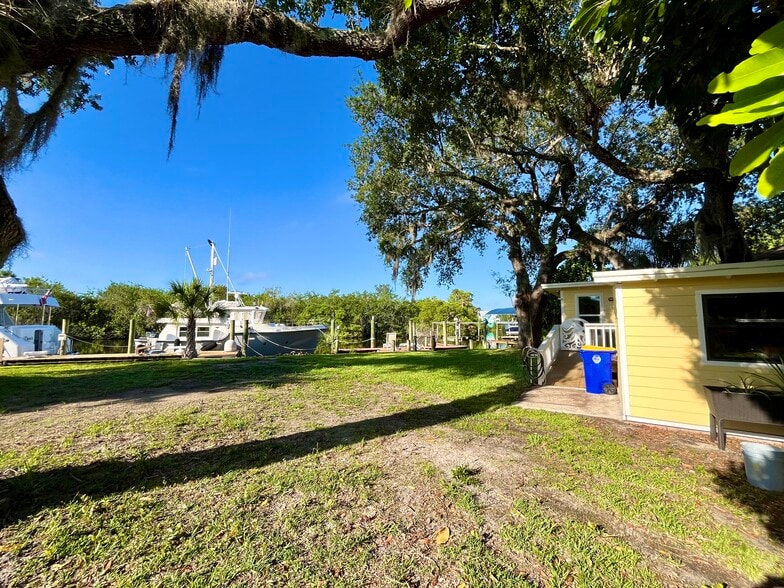St Lucie River offers deep water and high bridges to the ocean - 730 SW Salerno Rd