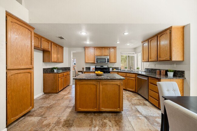 Building Photo - 1451 Lorimer Way