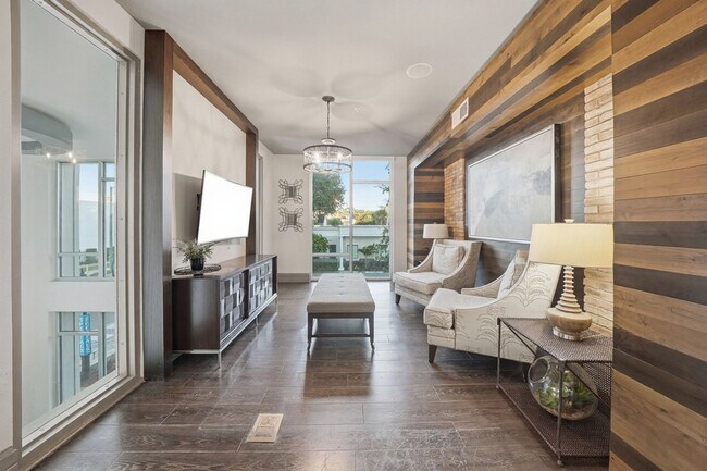 Building Photo - 1702 W Cleveland St