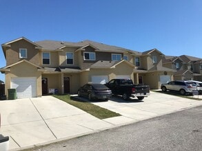 Building Photo - Townhome for rent