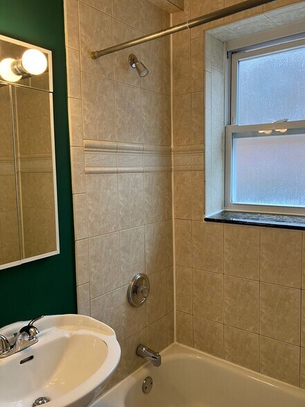 Building Photo - 4728 N Kenneth Ave