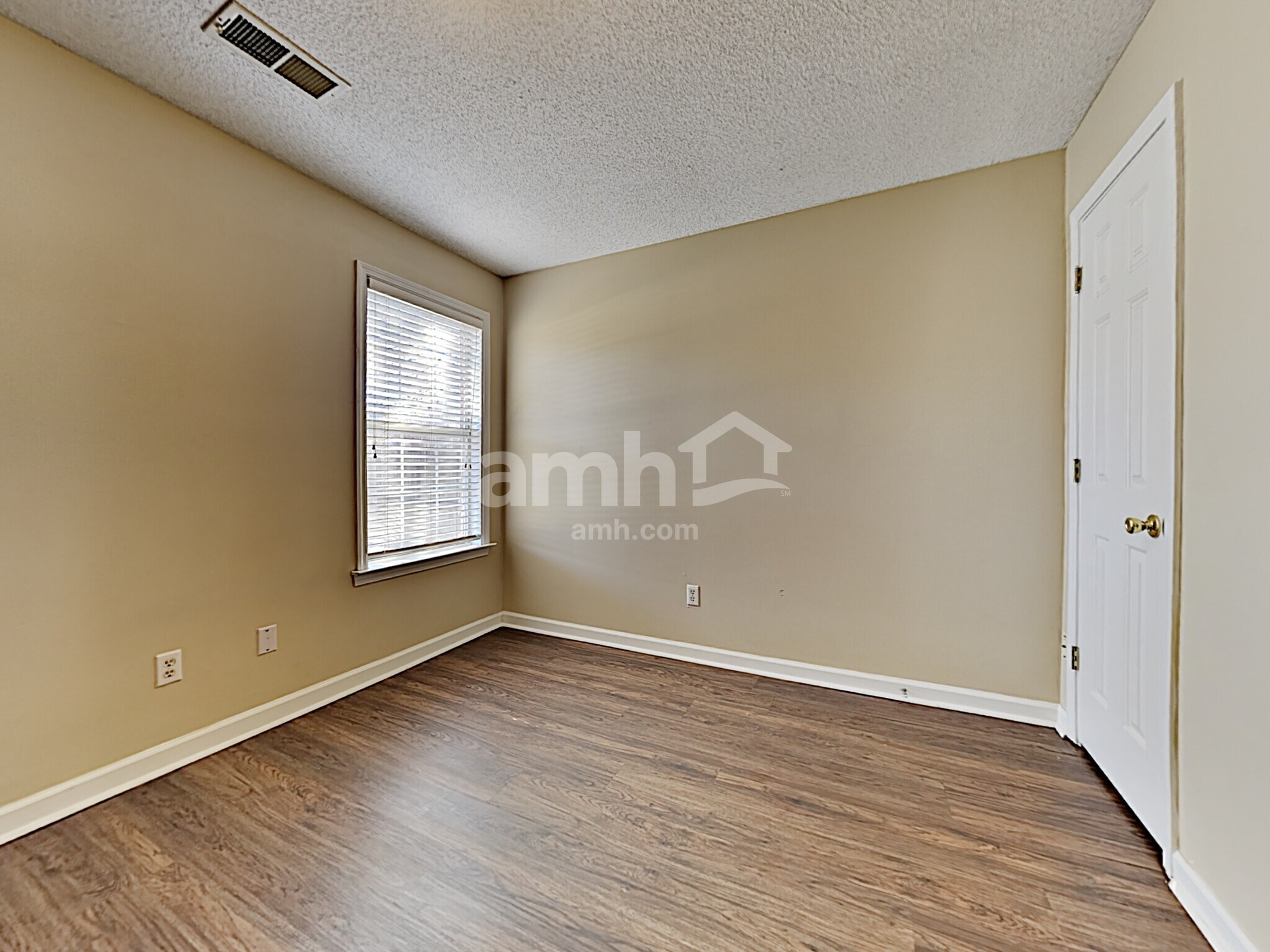 Building Photo - 11215 Wolf Woods Dr