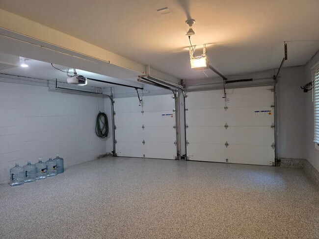 Building Photo - 27 Bridleshire Rd