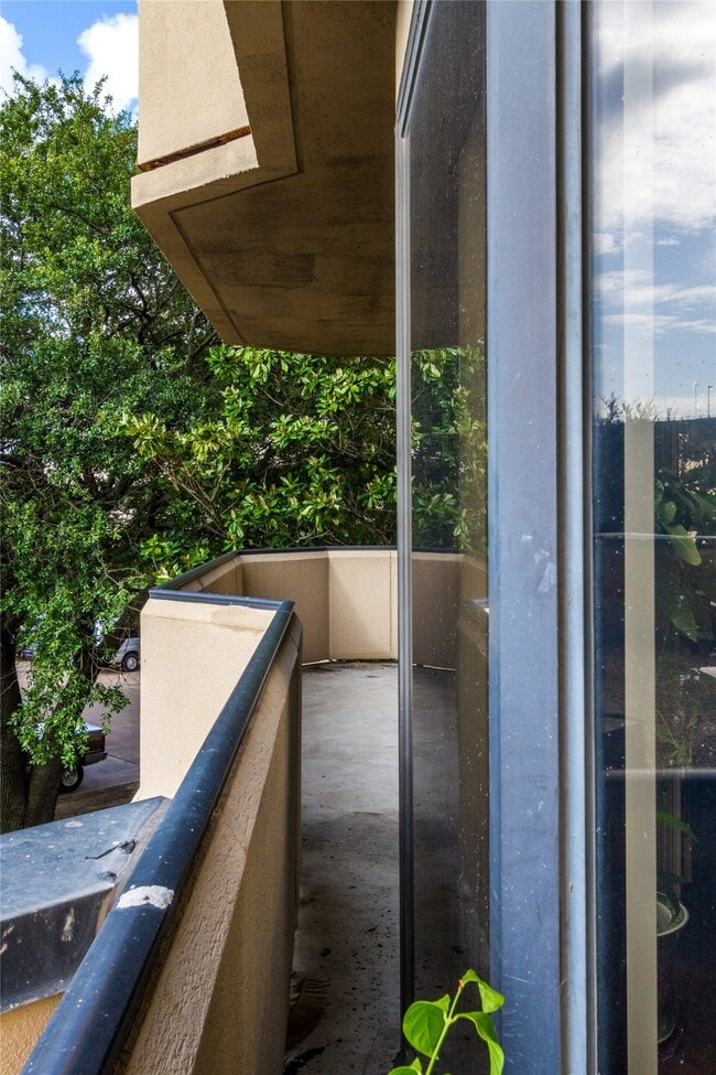 Building Photo - 3350 McCue Rd