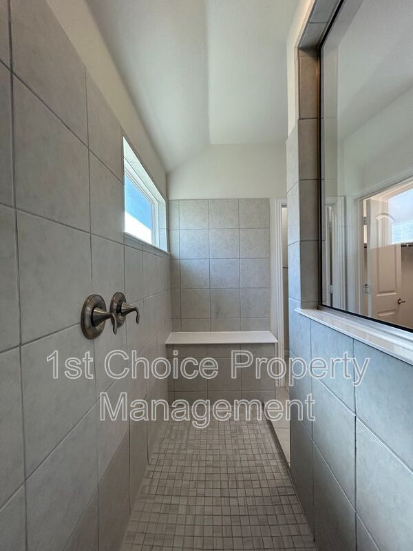 Building Photo - 952 Pinnacle Ridge Rd