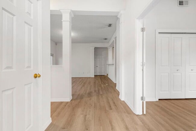 Building Photo - Centrally Located in Celebration Village