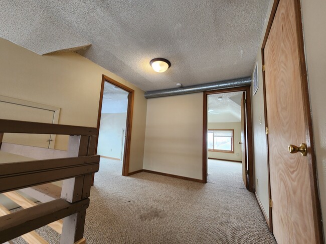 Building Photo - 604 W Seerley Blvd