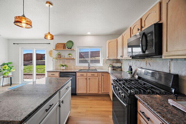 Building Photo - Beautiful Recently Renovated 4 Bed 4 Bath Home In Fountain!!!!