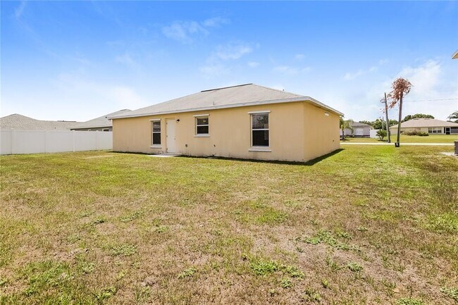 Building Photo - 350 Lauderdale Ct