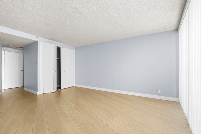 Building Photo - 700 E Ocean Blvd