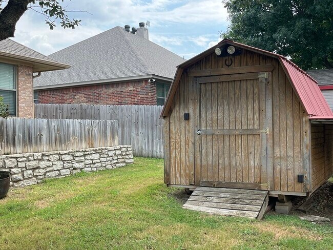 Building Photo - Meander Estates! Large corner lot 3/2/2 Coming August 2025. Covered patio!