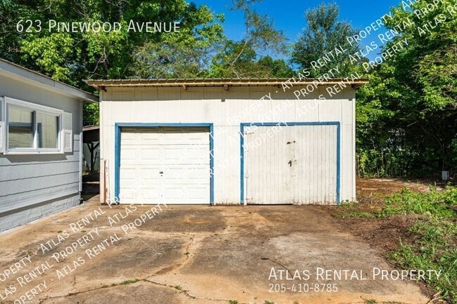 Building Photo - 623 Pinewood Ave