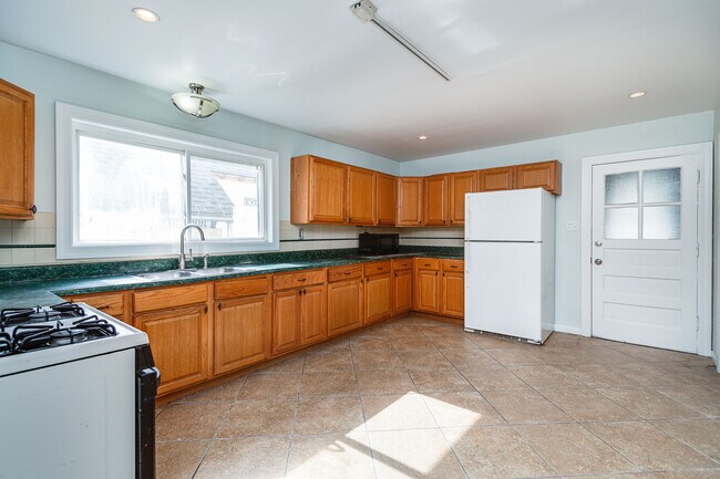 Building Photo - 2650 N Saint Louis Ave