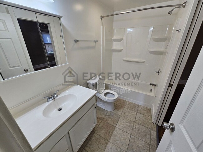 Building Photo - 1522 North Ave NE