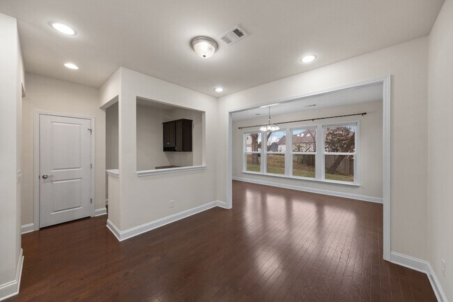 Building Photo - 3002 DaVinci Ct