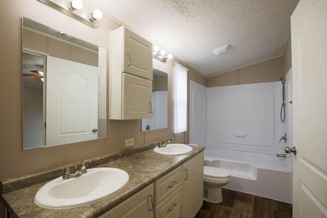 Primary Bathroom w/ double vanity and full-sized shower. - 1225 Orizaba