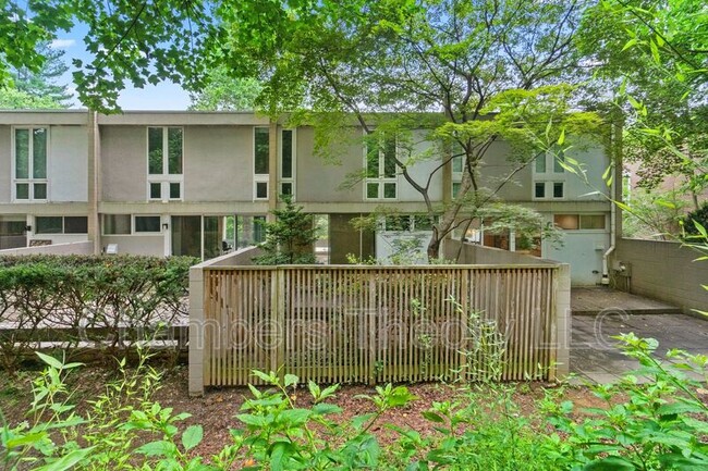 Building Photo - 11593 Maple Ridge Rd