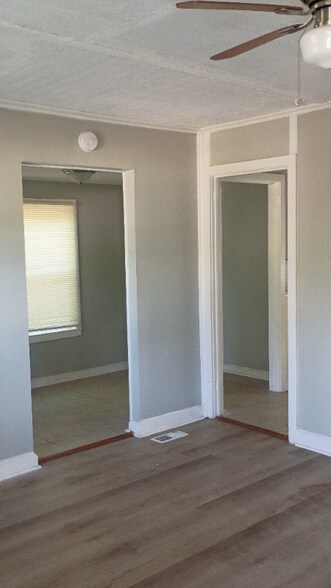 Building Photo - 3566 McKenzie Dr