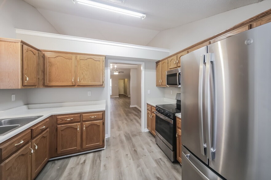 Building Photo - 923 Remington Cove