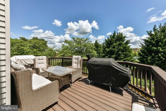 Building Photo - 21820 Leatherleaf Ct