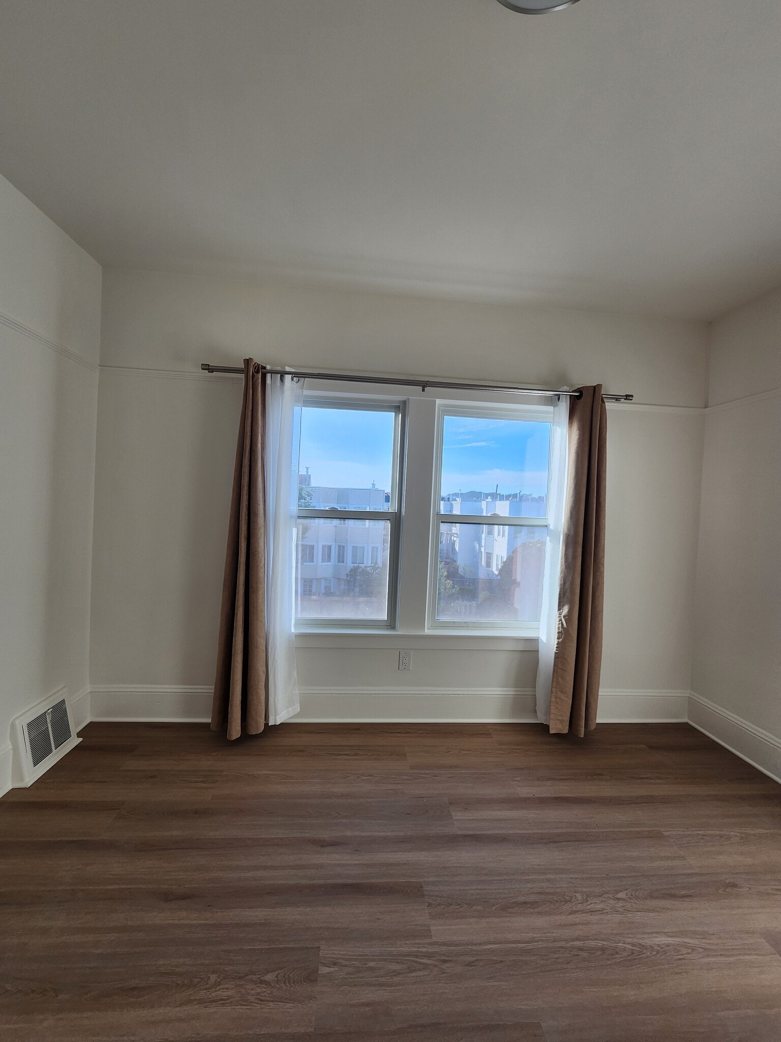 Building Photo - 521 18th Ave