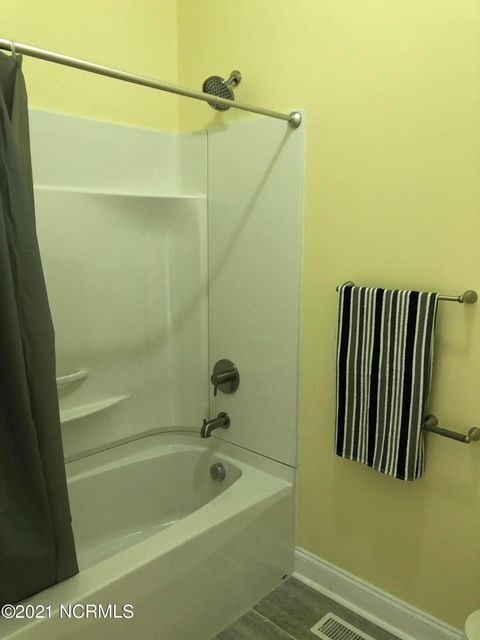 Building Photo - 605 SE 3rd St