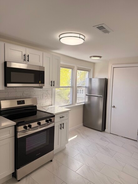 Building Photo - 173 Fairview Ave