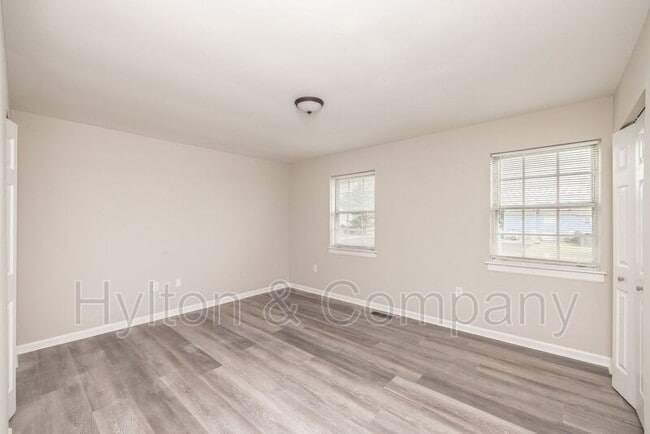Building Photo - 3231 Hunters Mill Dr