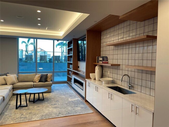 Building Photo - 400 Central Ave