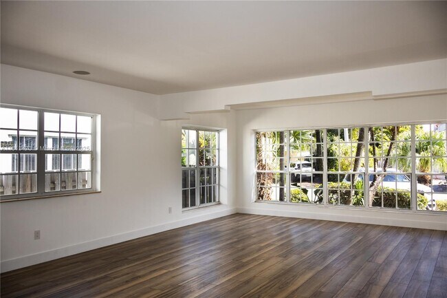 Building Photo - 8926 Dickens Ave